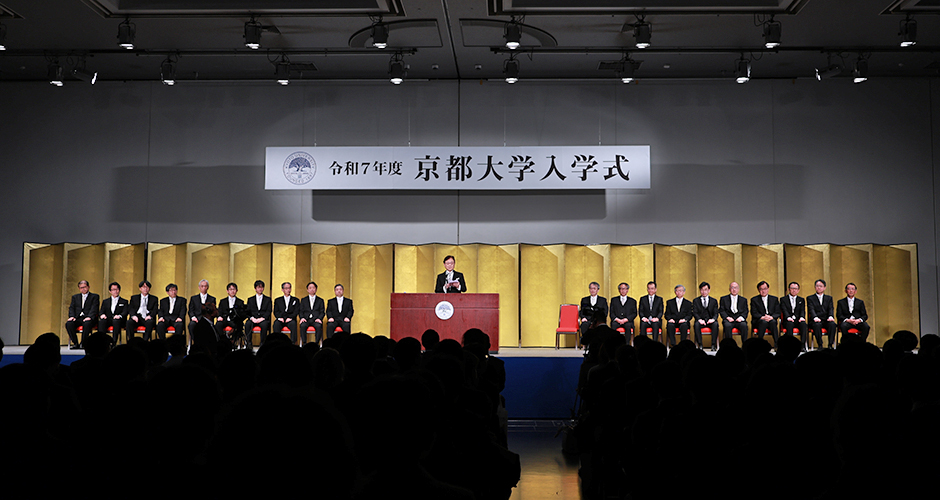 カメラレッスン - Lesson28：卒業式や入学式など、式典の看板前で撮る記念写真Enjoyニコンニコンイメージング