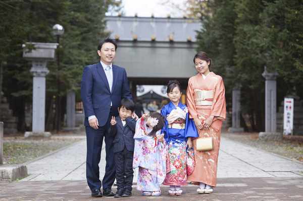 七五三の父親の衣装はスーツ？家族和装もおすすめ！着物・スーツの選び方 こども写真館プレシュスタジオ