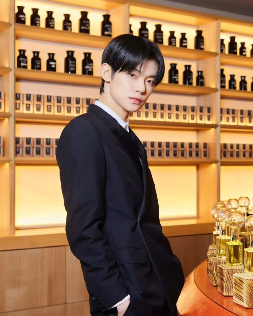 切れ長の一重がかっこよすぎる件 ・ このアカウントではK-popを中心に、様々な韓国の情報をお届けしていきます!みなさんと一緒にK-popを楽しみたいので是非フォローよろしくお願いします! フォローはこちらから! → @pisu.__.min_kpop ・一重一重イケメンkpop