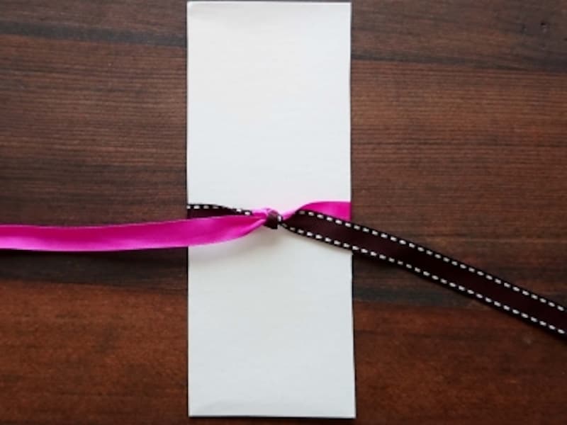 リボン結びの綺麗なやり方！裏表があるものの場合も簡単に解説