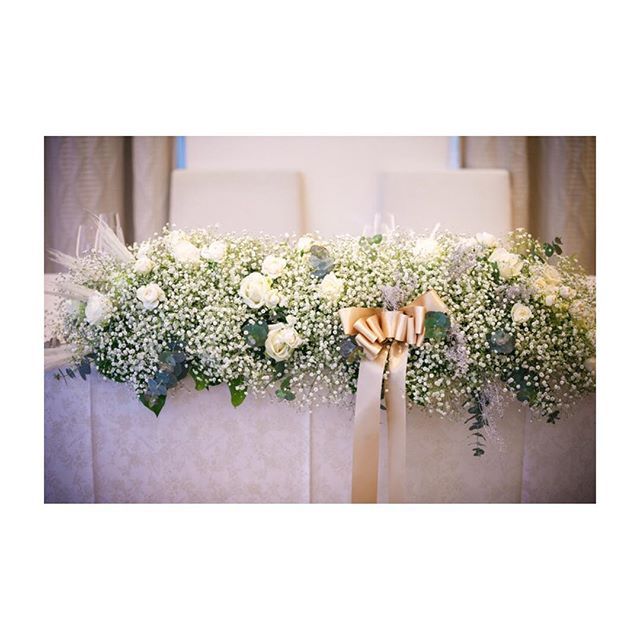 テーブルコーディネート🤍 かすみ草と紫のお花✨ イメージ通りでした♡結婚式会場装花テーブルコーディネート結婚式テーブルコーディネートテーブル装花かすみそうブーケかすみそうかすみ草ブーケかすみ草