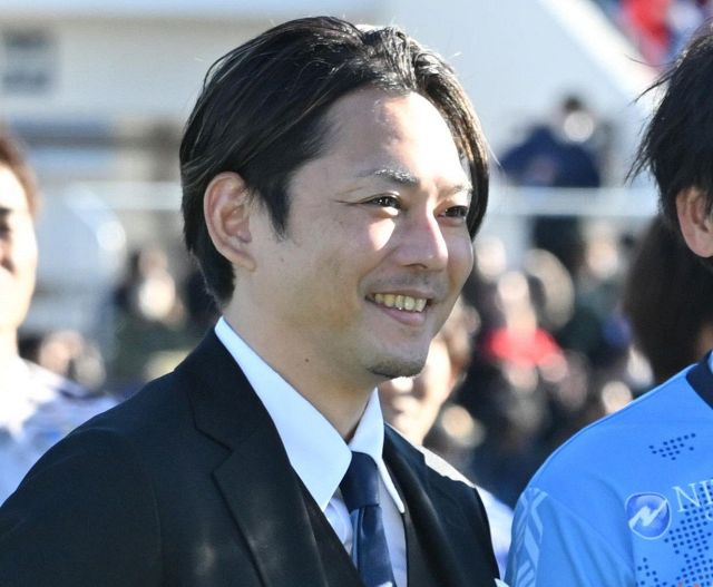 43歳 改めて 両親や家族、祖父母 ご先祖様に感謝です。 また日頃、応援や支えてくださる皆様にも 感謝しています。 全てはお陰様です。写真は机に飾っている 書やカメラにギターが上手くて 大好きな祖父との幼少期の大切な写真です。 常に挑戦を楽しみます😊 これからも