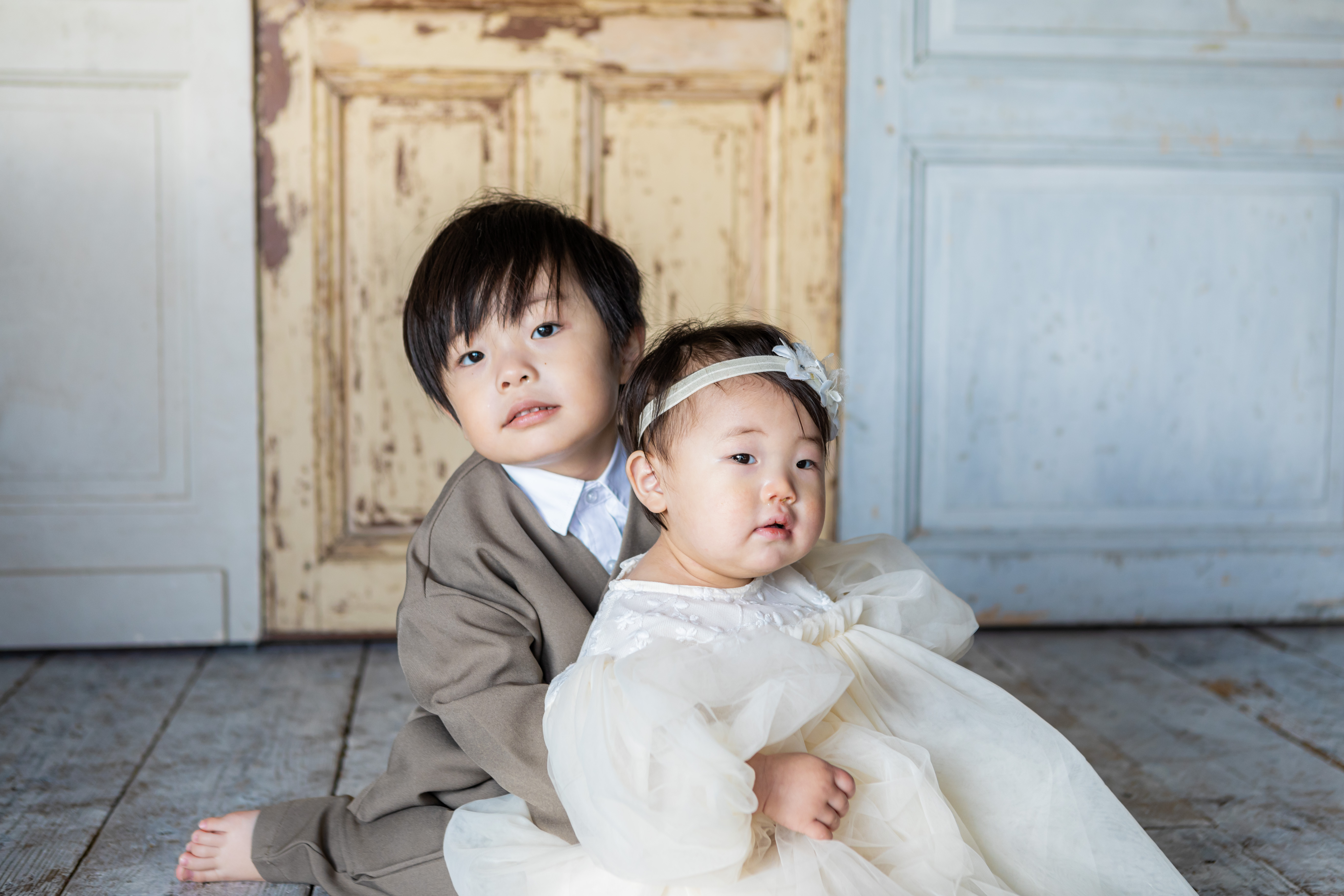 お宮参り 撮影時の兄弟の服装は何がいいの？男の子、女の子それぞれご紹介いたします。トータルフォトスタジオトマト栃木県小山市の写真館です。七五三、 お宮参り、成人式はトマトへ