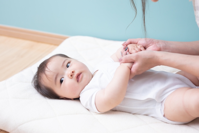 引越しと出産の報告はがきは出産前と出産後で違う？年賀状でも