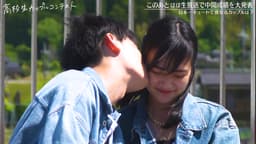 海辺でデートする高校生 02692000015 の写真・イラスト素材アマナイメージズ