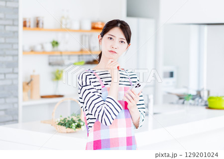 ４０代主婦イメージ 02313000389 の写真・イラスト素材アマナイメージズ