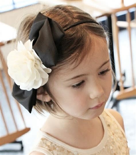 卒園式、入学式の短めのボブヘアアレンジ３選 ミニクリップやカチューシャ使いがカギ！結婚式などハレの日にも使えるアレンジアイデアHugKum はぐくむ