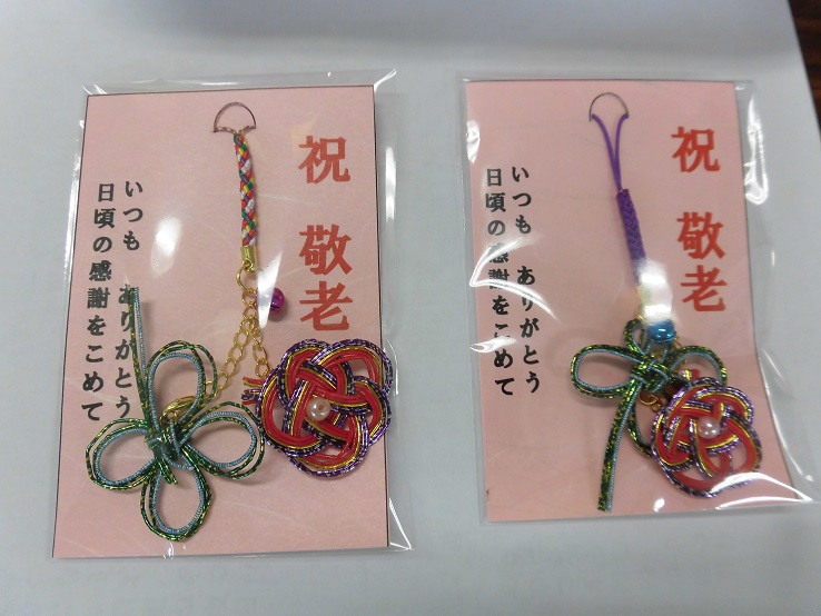 9月 5歳児向け! 敬老の日にピッタリのプレゼント製作5選保育士を応援する情報サイト 保育と暮らしをすこやかに ほいくらし