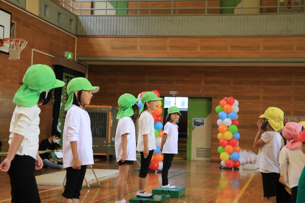 年長組が支え、園児と保護者、先生方が一体となって楽しむ「ようちぶうんどうかい」玉川の教育 学 玉川学園