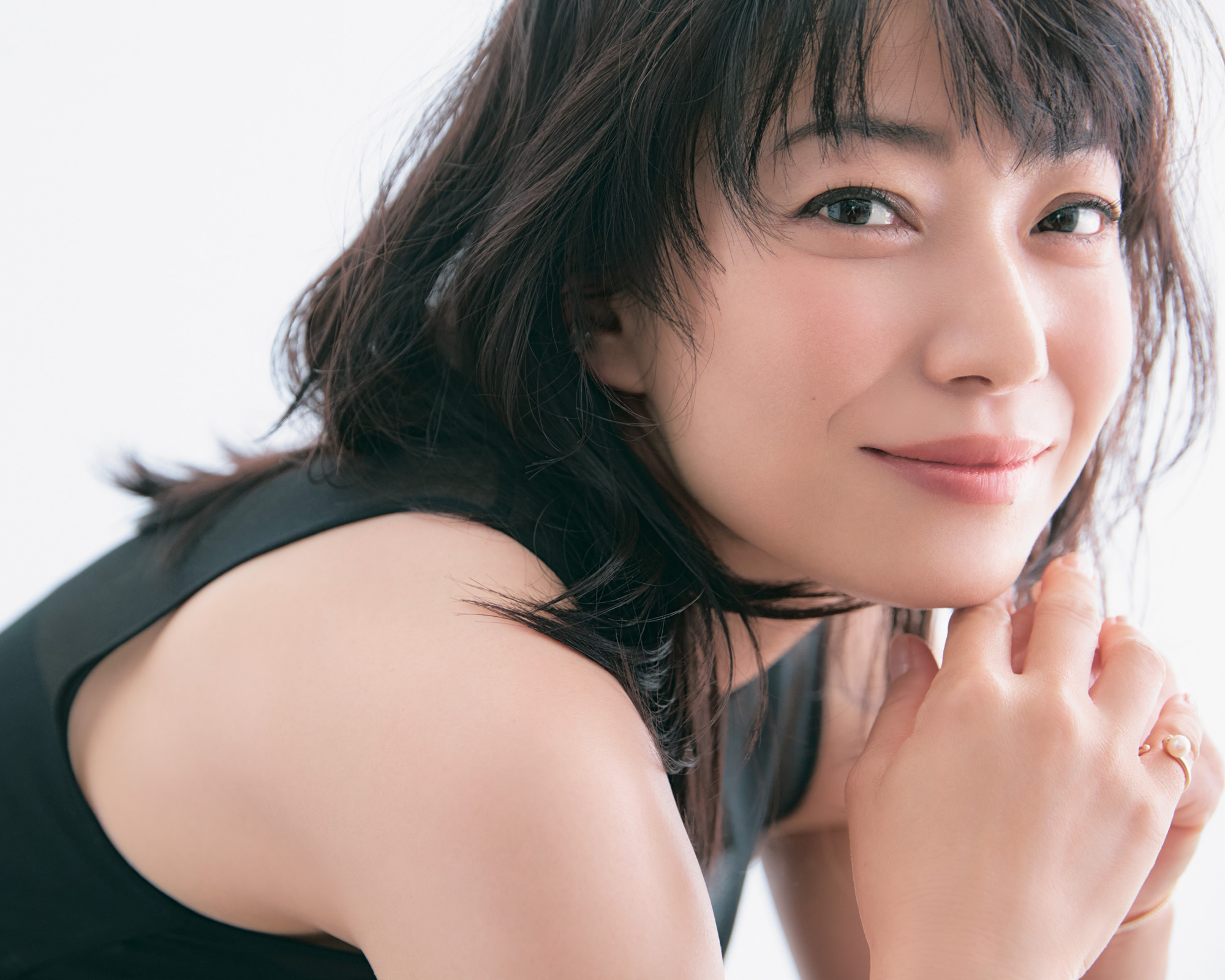 テレ朝POST » 菅野美穂、2児の母になり生活が変化。毎朝5時起き、セリフは隙間時間に覚える多忙な日々