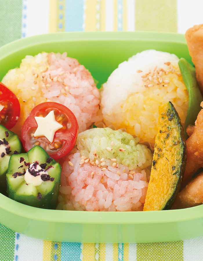 簡単にできる！お弁当の詰め方のコツ〜おにぎり編〜 盛コツvol.2- macaroni