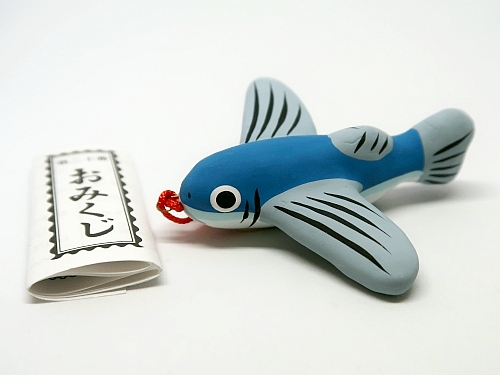 おみくじをSNSにあげてもいいのかググってから載せる小心者😅思ってるよりも金回りがいいってことか⁉️争ってきた人はいないが無理やりあげるとすれば妻の心も和らぐのか⁉️とにかく今年も特典会で推しの列に並べそうだ😄おみくじ吉初詣