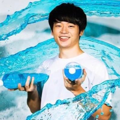 新しい家族が出来ました。ベリーロングなダックス犬です。 父は海に憧れがあって、ウェーブ同様に海に関係のある名前をつけたかったそうで新しい子は くらげ の Jelly Fishジェリーフィッシュからとった ジェリーちゃん という名前になりました！ くらげ