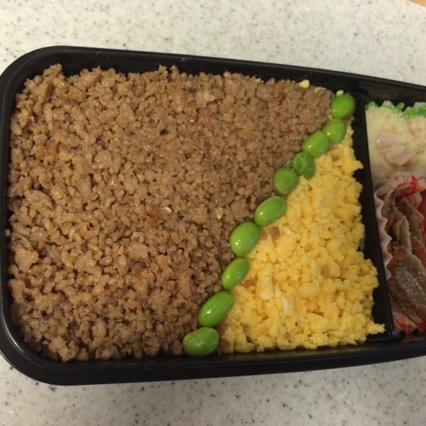 そぼろ丼 野菜を食べない子供のためのお弁当