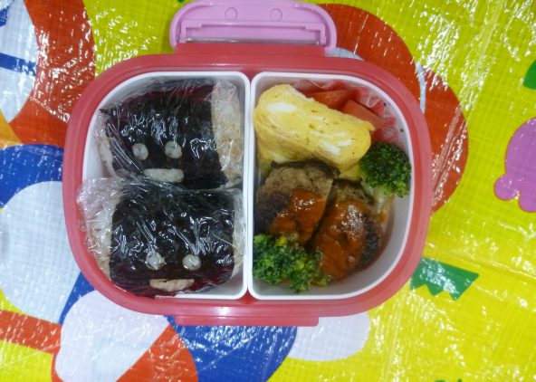 親子遠足のお弁当を作っていく🍒 保育園 5.3.1歳 年長年少 時間ギリギリ キャラ弁 - YouTube