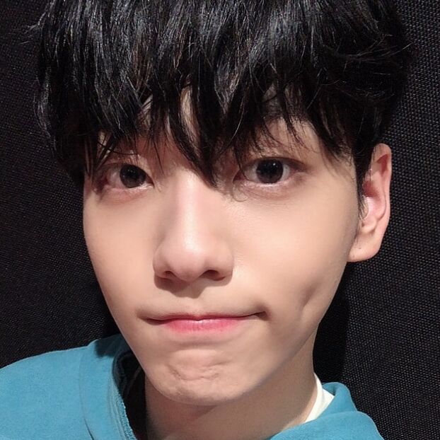 2color 2type クマチピアス ASMAMA 正規品 TXT スビン 着用モデル