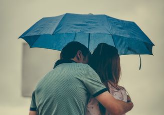 SPY×FAMILY」ヨルがアーニャにハグで甘える、「ガーナ」コラボで母の日を盛り上げ - コミックナタリ