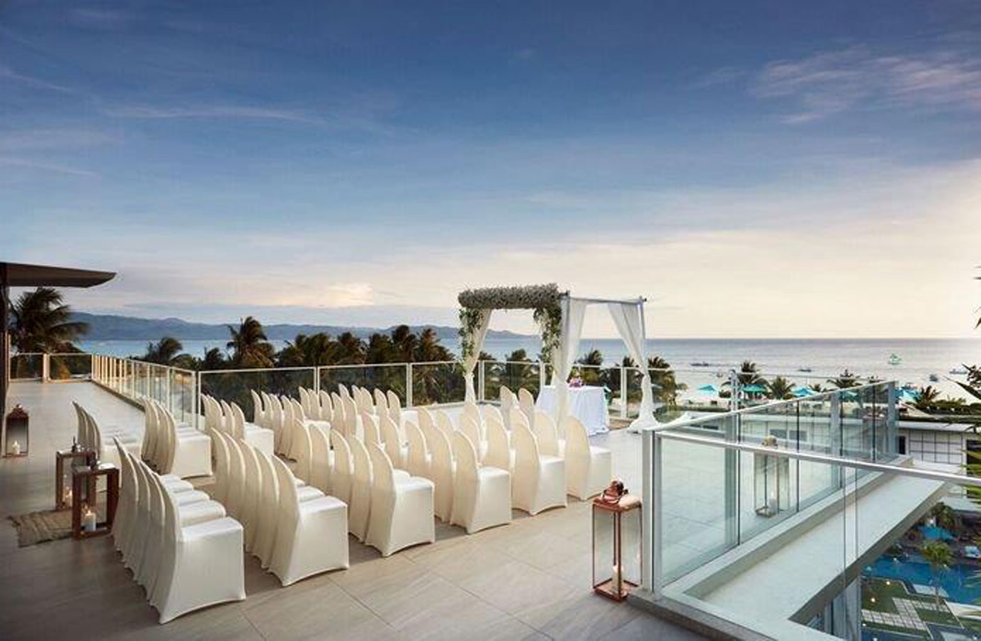 故郷ハンガリーで家族とともに。バーバラ・パルヴィンのスモールウエディングELLE mariageエル・マリアージュ