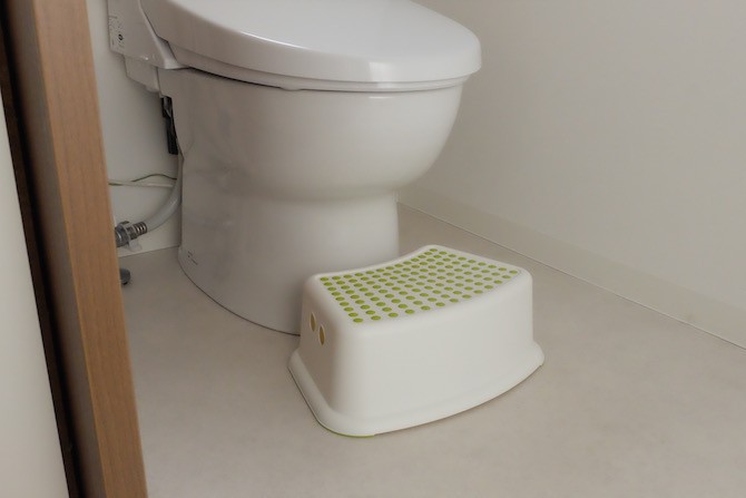 ダイソーの子供用トイレ踏み台でトイレトレーニングを快適に！人気の選び方と使い心地をレビュ