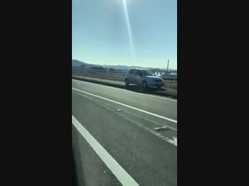 危険 歩道を車で爆走するおばあちゃんがヤバい「歩行者もいて普通に歩いてた」 │ 黒白ニュース