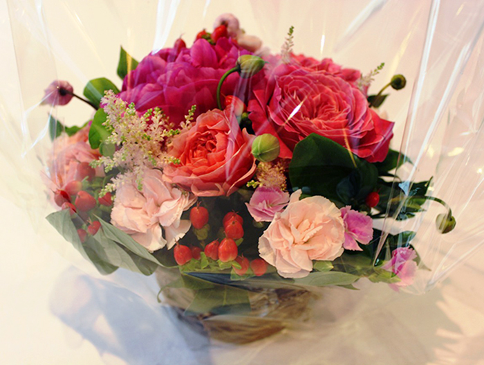 セパレートハートバルーンフラワーアレンジメント卓上フラスタ商品詳細│中洲花屋 ABCフラワー 福岡市博多区中央区天神・北九州市小倉に配達ネット注文可