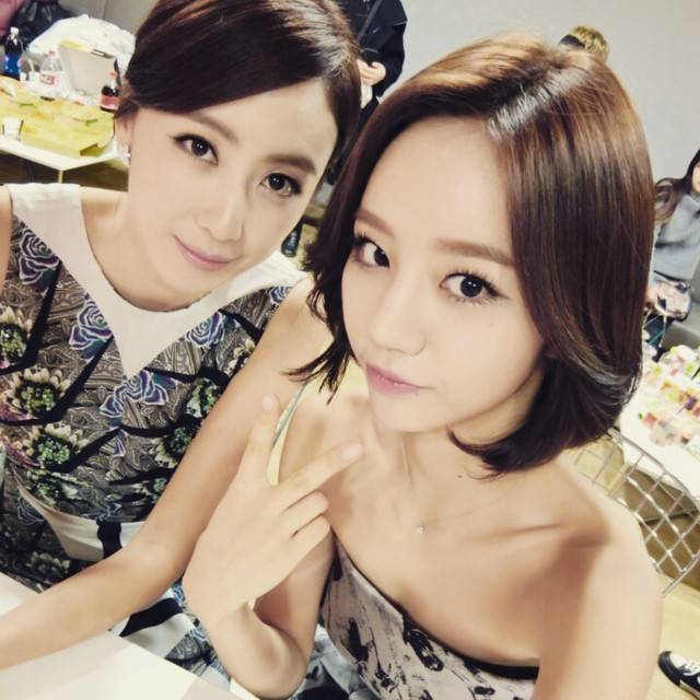 写真 母も娘も美人ぞろい 女性有名人たちの家族ショットに「本当に美人です」「信じられないぐらいそっくり」 - エンタメ - ニュース クランクイン