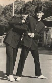 NARITA THOMAS SIMPSON ファーストアルバム「冒険者たちのうた」 がリリースされてちょうど一年が経ちましたあっという間過ぎる一年間 >_<ちなみに三年前の 2022 4 8は「どんでん返しのラストシーンパズル」配信リリースDAYでしたあっという間ではありましたが