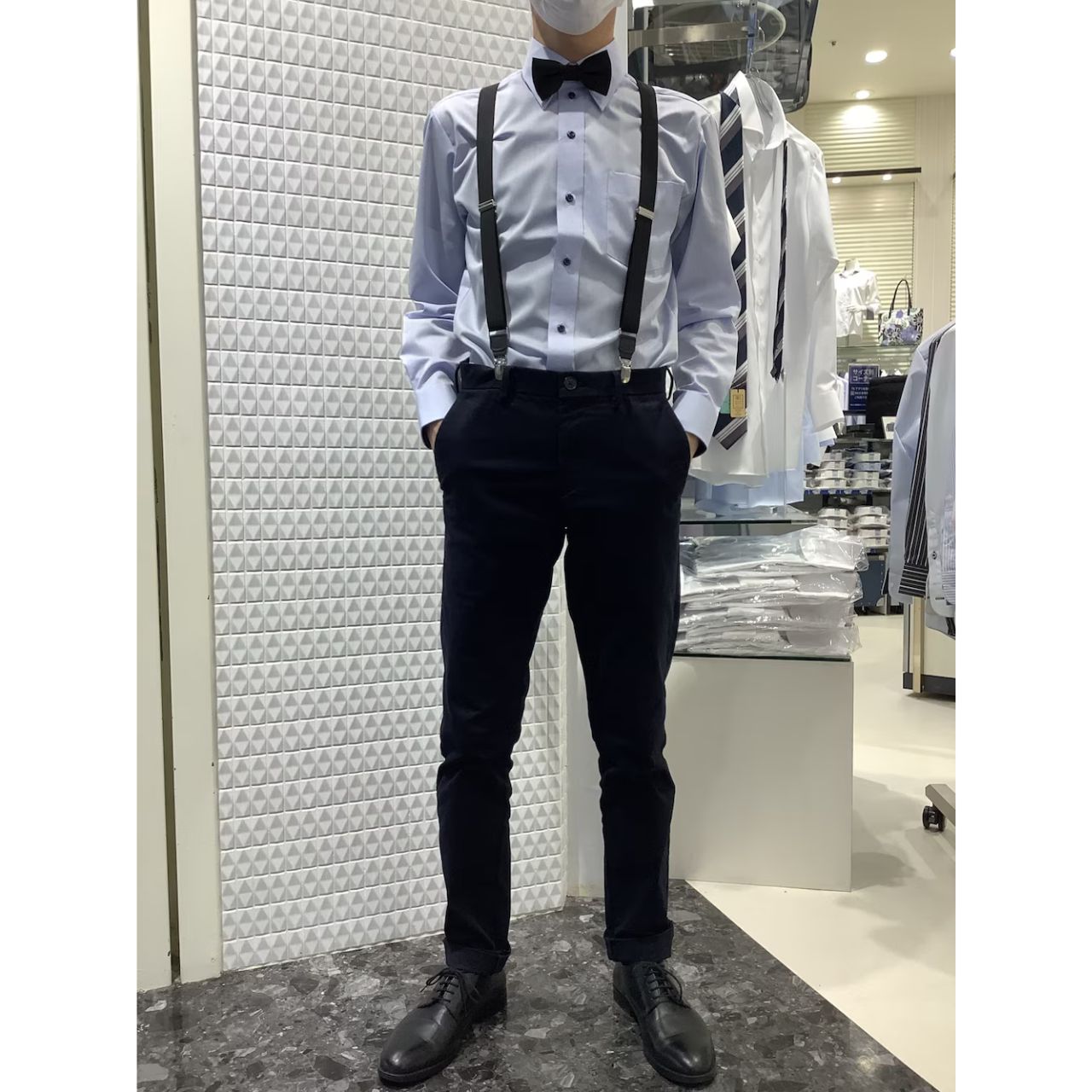 間違えない ネイビースーツと蝶ネクタイの着こなし 解説