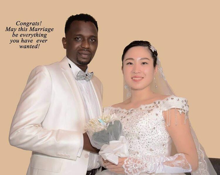 幸せな若いアフリカ女性の立っているポーズイラスト素材透過、PNGフリー画像ダウンロード - Pngtree