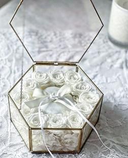 約束のとき ホワイト系リングピロー・プリザーブドフラワー・ハンドメイドガラスケース