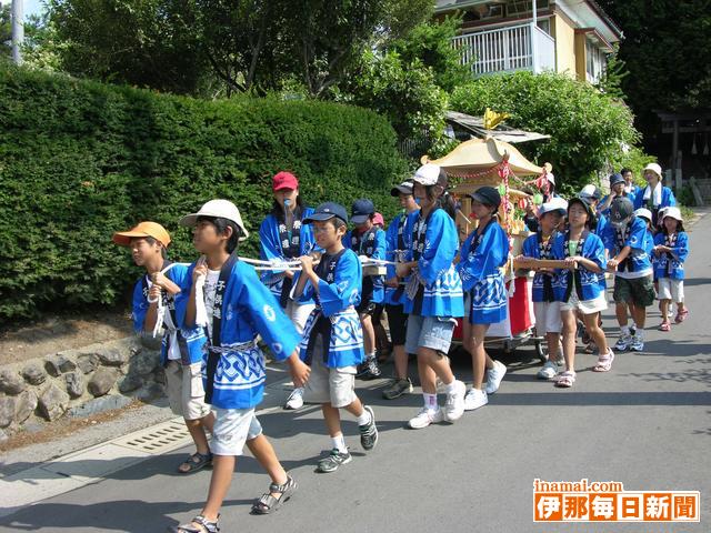 浅草・三社祭に初の「子供宮みこし」 いとこで一緒に「ワッショイ」 未来の担い手、小中学生40人が参加：東京新聞デジタル