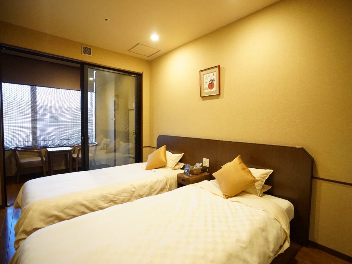 横浜みなとみらい万葉倶楽部にカップル宿泊 食事付き