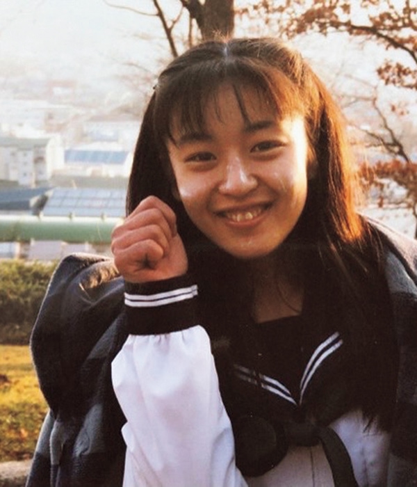 酒井美紀さん・47歳 現在は高１男子のママ！笑顔もスタイルも素敵すぎ 美ST限定特別画像集美ST ONLINE