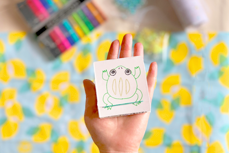 100均DIY 簡単♡ カラーひもでお花のキーホルダー作ってみた🌼 ダイソ