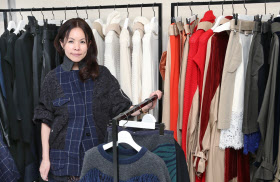 田中美保、夫・稲本潤一＆子供2人との家族ショット公開 9回目の結婚記念日「変わらない日常に感謝」オリコンニュース ORICON NEWS