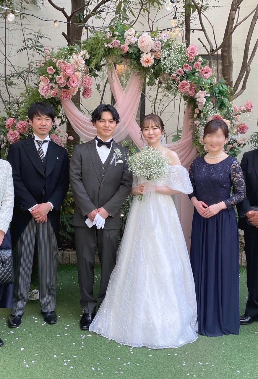 オシャレなマザードレスを上品に着こなす。新郎新婦の母ハウツードレスアップ新郎新婦の母親ドレス マザードレスレンタル