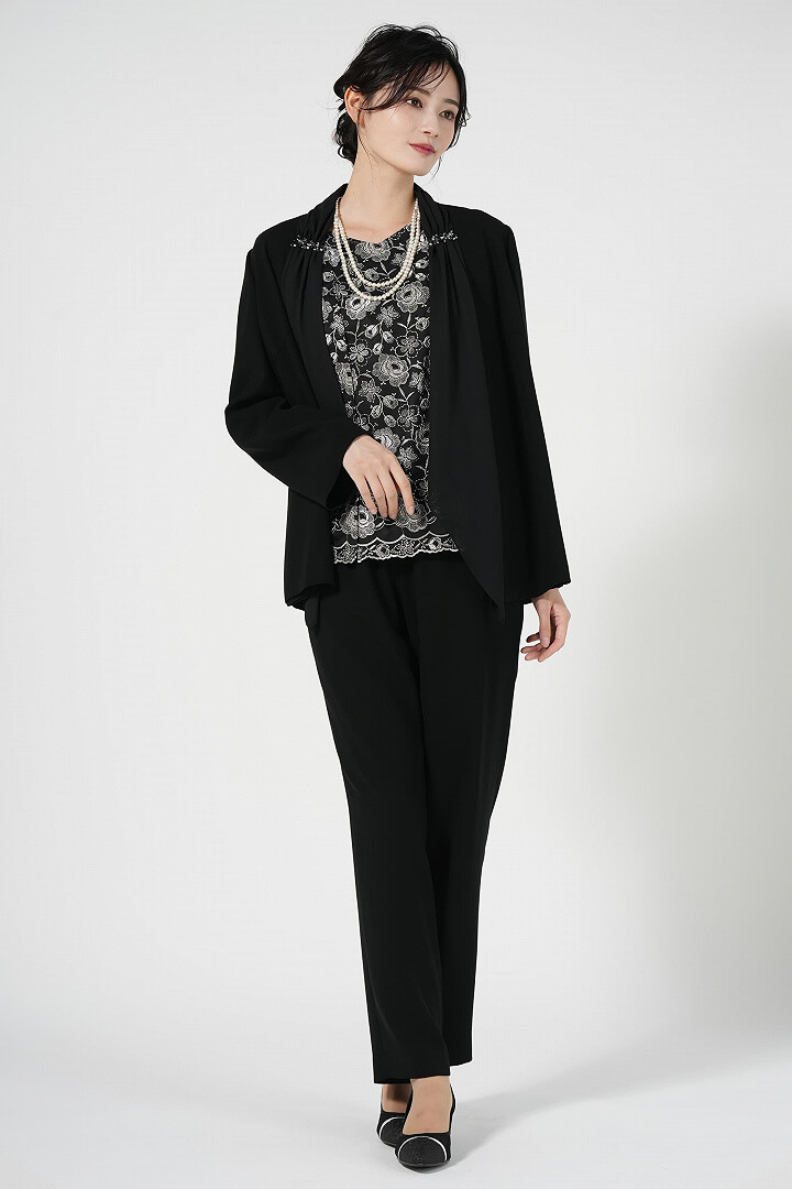 お宮参りの服装マナーは？ママ・パパ、赤ちゃん、祖父母の当日コーデSNAP集VERY