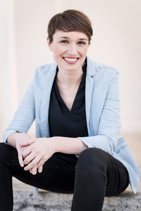 フリー写真座っているオーストリアの女性政治家パブリックドメインQ：著作権フリー画像素材集