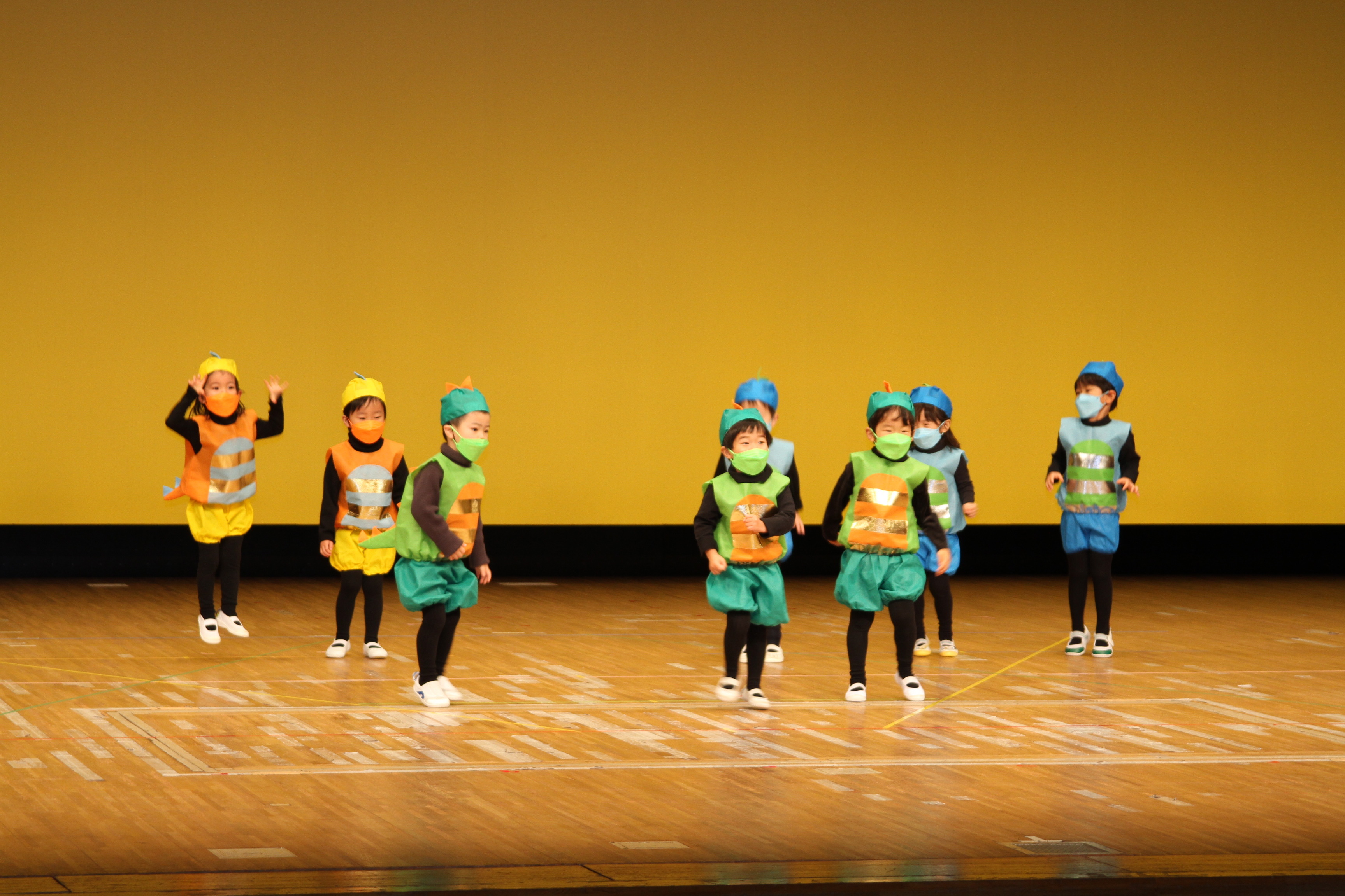 楽天市場 ダンススーツ キッズダンス ヒップホップ キラキラ スパンコール かっこいい 男の子 女の子 スーツ ダンス衣装 セットアップ パンツスーツキッズ ダンス ガールズ チアガール 半袖 ベスト 帽子 韓国 k-pop popping ジャズダンス 発表会 ステージ衣装 : R-FRONTIER