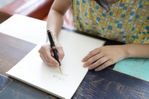 産休の寄せ書き文例集！先輩から後輩までの書きかたや3つの贈るポイントオンライン特化型の寄せ書きサービス Memoreeelメモリール