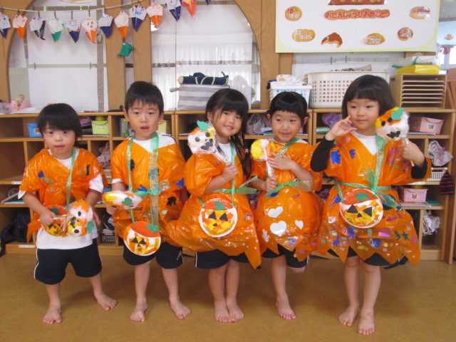 ハロウィンにちなんだ手作り仮装アイデア〜冠、帽子、マントにステッキなどいろんなアイテム大集合！〜保育と遊びのプラットフォーム ほいくる