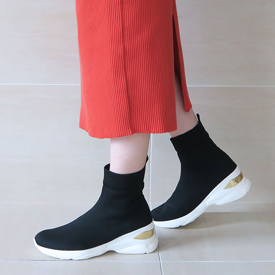 いつも支えてくれる家族、友達、そしてここにいる皆さんには、これ以上ないほど感謝しています。2回の妊娠中、みなさんの愛と情熱が、私のマタニティジャーニーに大きな変化を与えてくれました。🙏🏼 私たちの面倒をよく見てくれる夫の @mattrue に心から感謝します