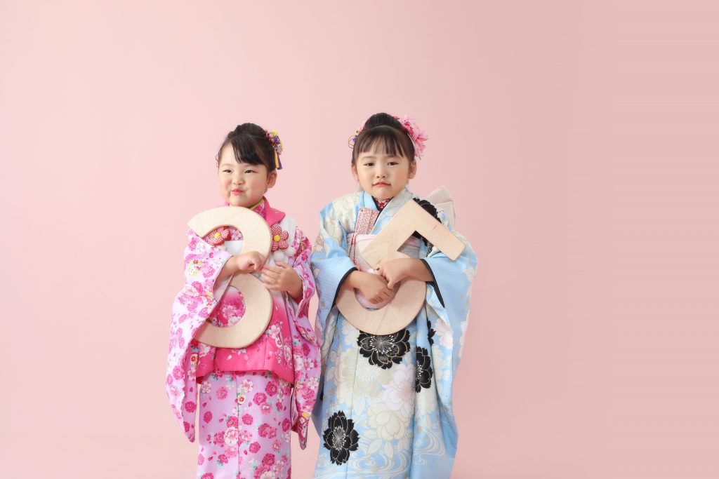 七五三ポーズ紹介～男の子は剣が大好き！～ ＠群馬県沼田市のフォトスタジオギフトです - 群馬県沼田市のフォトスタジオGIFT