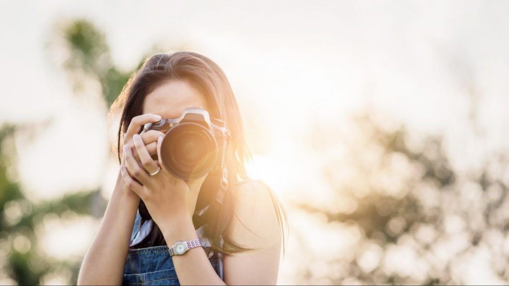 友達との写真に使えるポーズ集。普段も旅行も、もっとかわいく写真を残そうLOVEGRAPH Journal