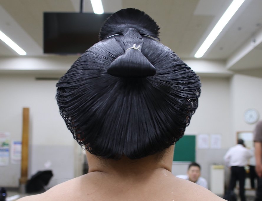 大相撲の外国人力士の中にはエクステやストパーをして髷を結っていた人もいたライフスタイル - Japaaan
