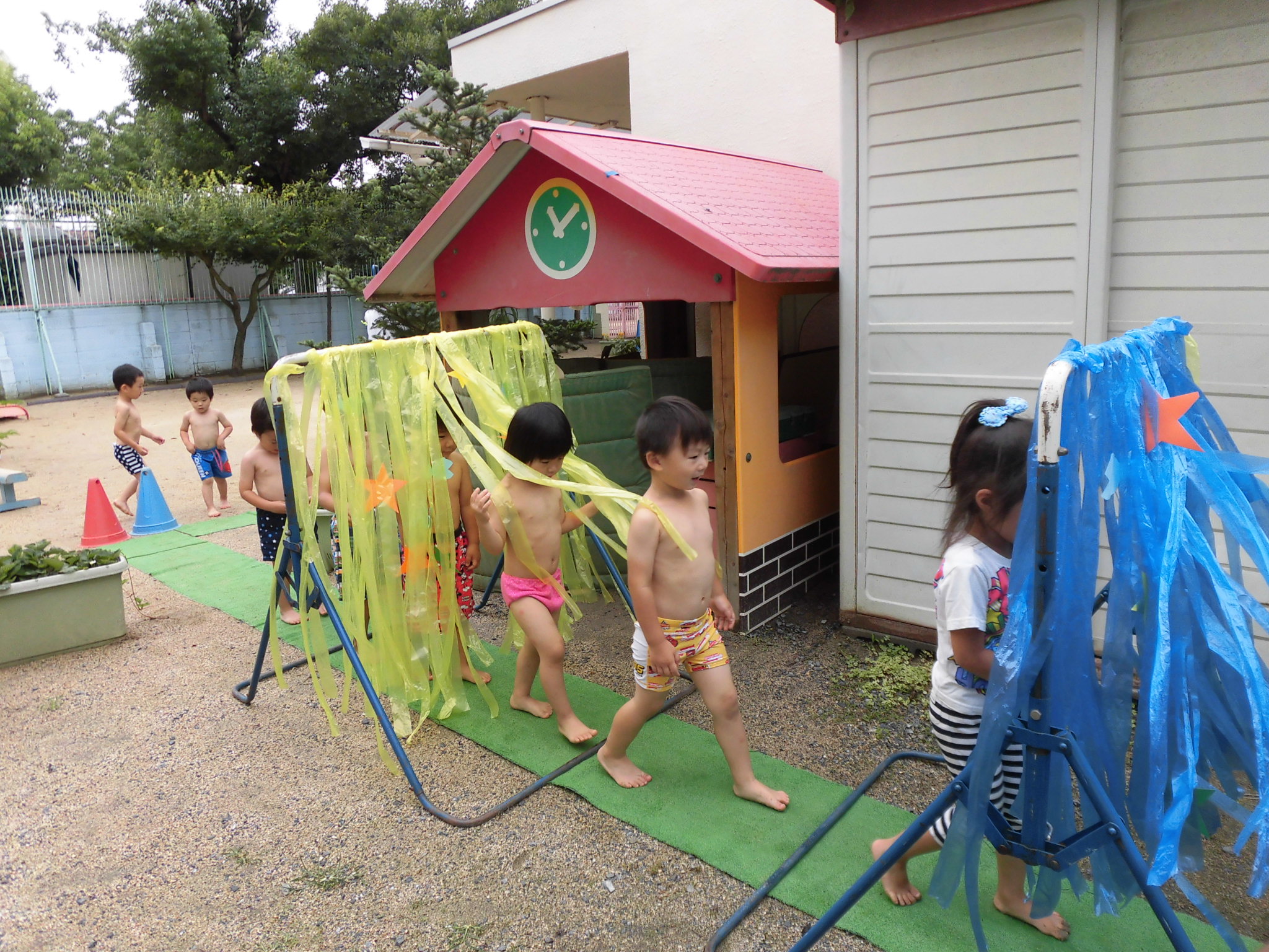柏幼稚園学校法人 柏学園 千葉県柏市の幼稚園 年少組 プールごっこ・屋上プール
