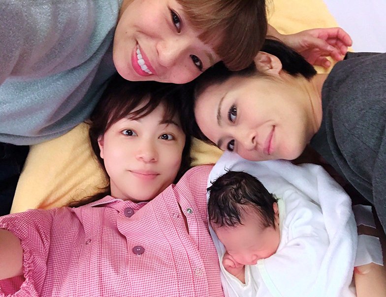 42歳に見えない」夫は有名アスリート、人気アナ〝サプライズに涙〟誕生日ショットに羨望の声「ご夫婦で最高♡」「人生で一度はこんな風にお祝いされてみたいなぁ」：「おっ！」でつながる地元密着のスポーツ応援メディア西スポWEB OTTO