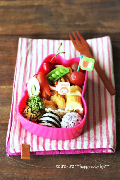 親子遠足のお弁当を作っていく🍒 保育園 5.3.1歳 年長年少 時間ギリギリ キャラ弁 - YouTube