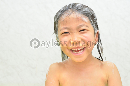 387 子供 風呂 日本人 Stock Photos, High-Res Pictures, and Images - Getty Images