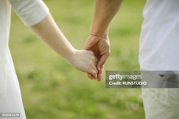 手のつなぎ方でわかるカップルのラブラブ度診断！男性が可愛いと思う握り方も紹介Smartlog